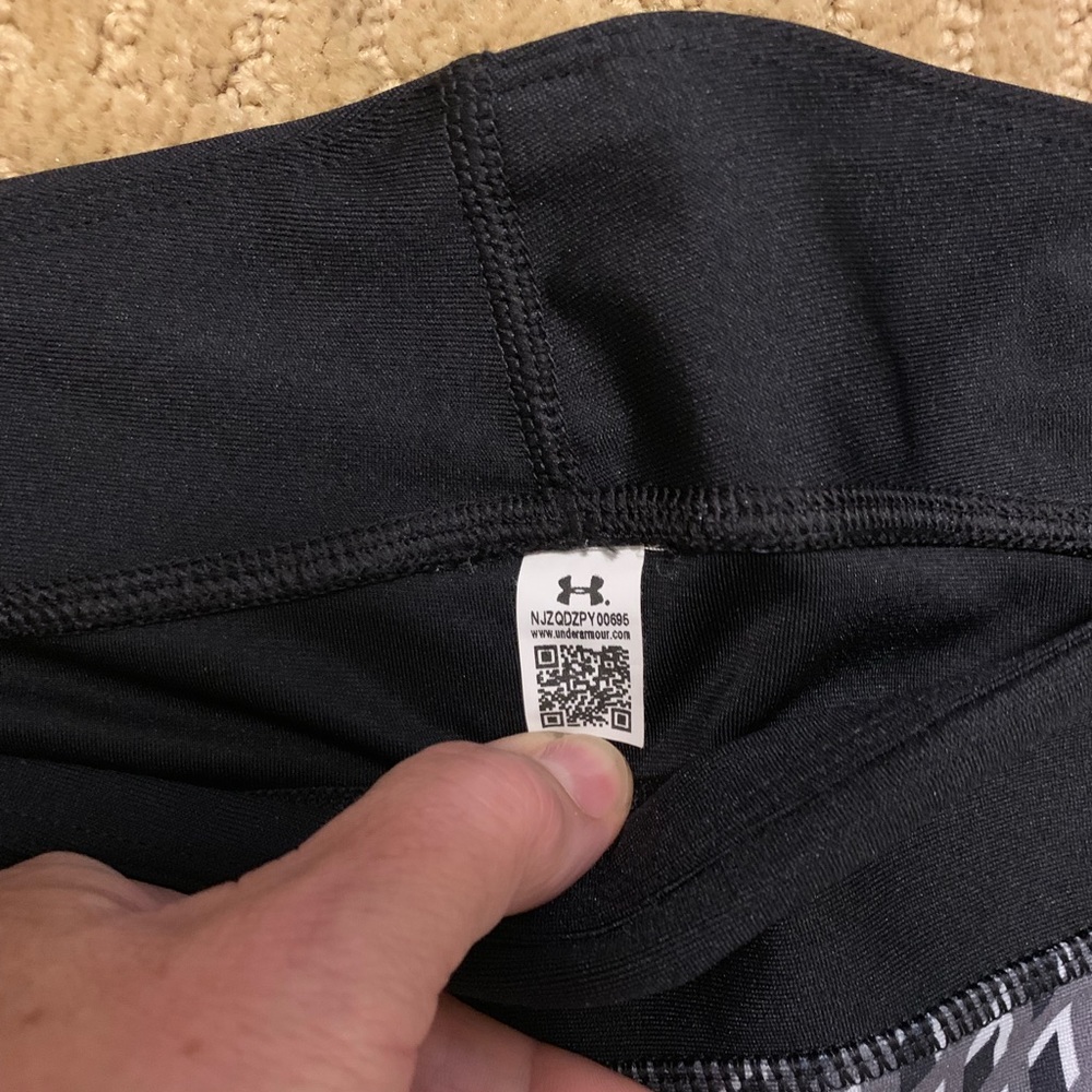 EUC🏃♀️Under Armour Capri Leggings - Picture 2 of 6